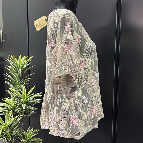 Democracy Island Sand embroidered lace,sheer, short butterfly sleeve scoop neck - Picture 6 of 8